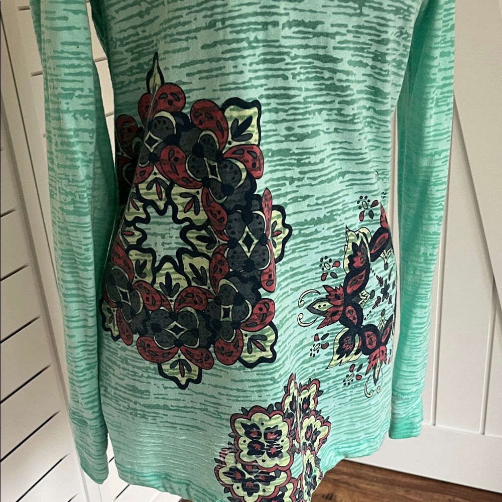 Aventura Vintage Burnout Indie Long Sleeve Floral Medallion Tee - Picture 9 of 13